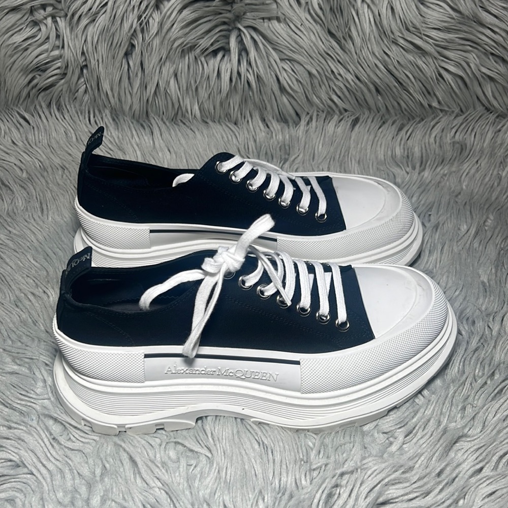 Men's Tread Slick Lace Up in Black/white size 43(European Size)